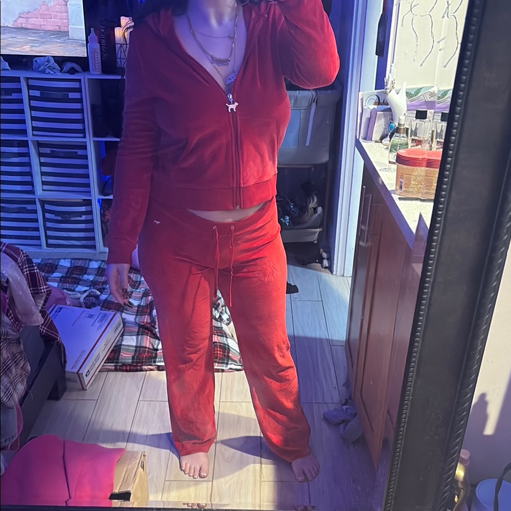 2005 VINTAGE VS PINK Red Velour matching Tracksuit set WITH PINK DOG ZIPPER PULL